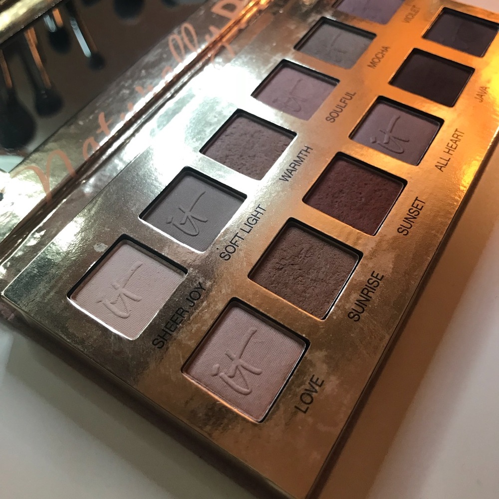 It Cosmetics eyeshadow palette bundle(gently used) - Picture 2 of 4